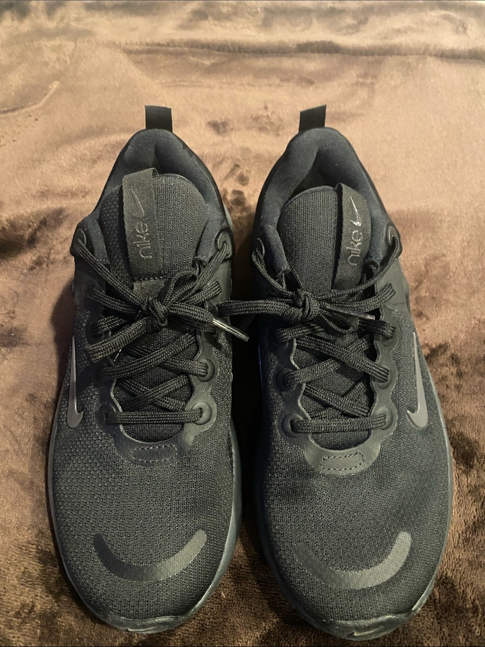 Nike Men’s Black Low-Top Mesh Sneakers